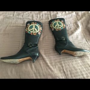 Isabella Fiore. Peace sign leather boots